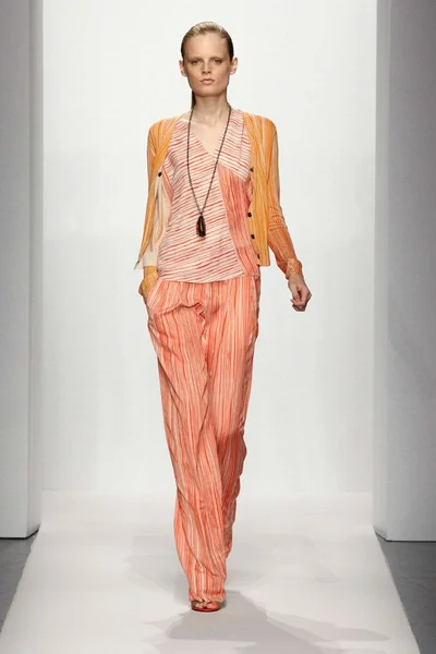 Look 18
